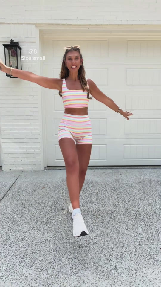 Rainbow Tank Top With Shorts Set UGC视频 1