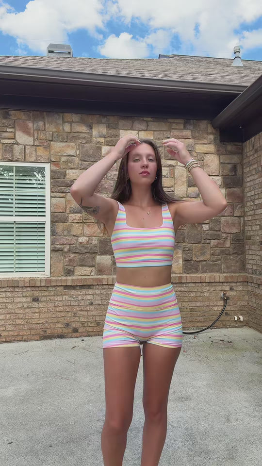 Rainbow Tank Top With Shorts Set UGC视频 2